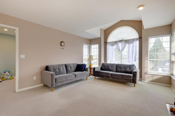 6103 190 Street, Surrey, BC V3S8A4 Photo 3