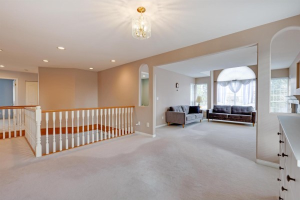 6103 190 Street, Surrey, BC V3S8A4 Photo 4