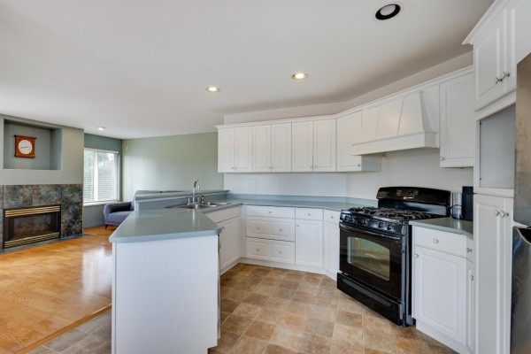6103 190 Street, Surrey, BC V3S8A4 Photo 5