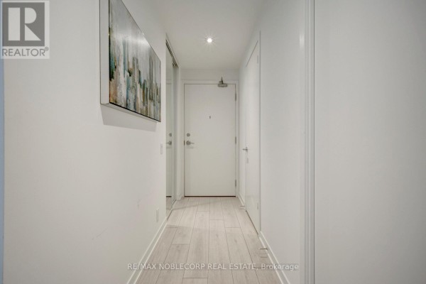 Kitchen - 6105 - 898 Portage Parkway, Vaughan, ON L4K0J6 Photo 3