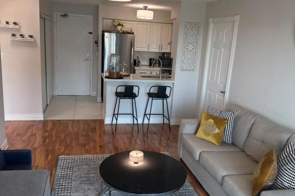 611 - 3 Ellesmere Street, Richmond Hill, ON L4B4N2 Photo 5