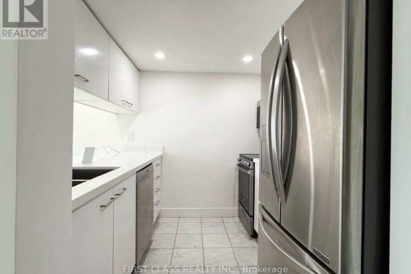 Primary Bedroom - 611 - 38 Elm Street, Toronto, ON M5G2K5 Photo 4