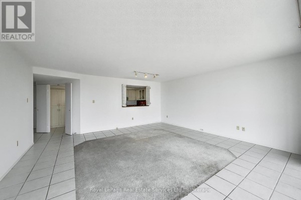 Bedroom 2 - 611 - 5 Weldrick Road W, Richmond Hill, ON L4C8S9 Photo 5