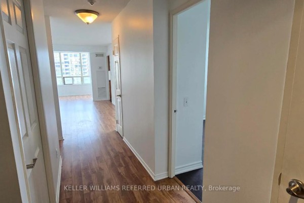 Living room - 611 - 7 Bishop Avenue, Toronto, ON M2M4J4 Photo 3