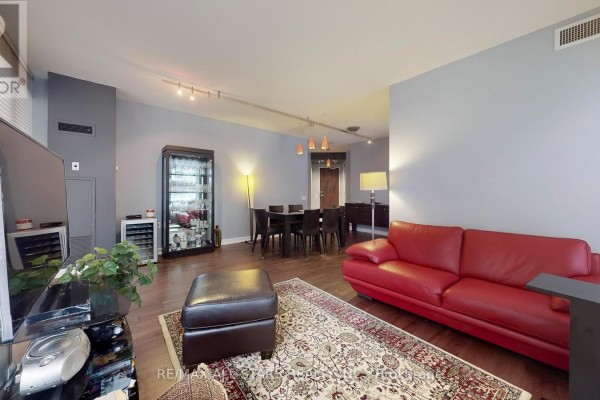 Dining room - 611 - 85 Bloor Street E, Toronto, ON M4W3Y1 Photo 2