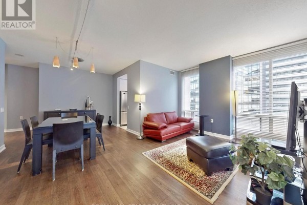 Kitchen - 611 - 85 Bloor Street E, Toronto, ON M4W3Y1 Photo 3