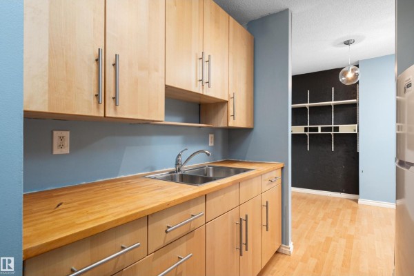 Primary Bedroom - #611 13910 Stony Plain Rd Nw, Edmonton, AB T5N3R2 Photo 4