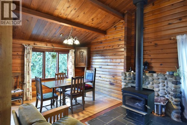 611 Gower Point Road, Gibsons, BC V0N1V8 Photo 2