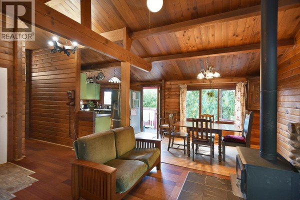 611 Gower Point Road, Gibsons, BC V0N1V8 Photo 3