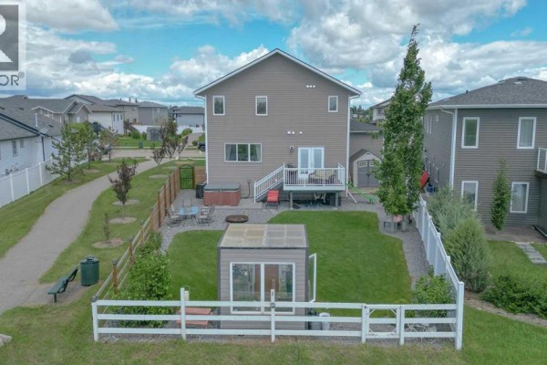 Pantry - 611 Robinson Avenue, Penhold, AB T0M1R0 Photo 5