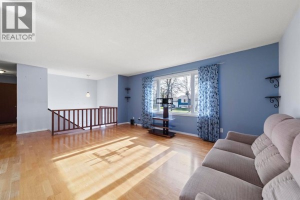Bedroom - 6112 Marler Drive, Camrose, AB T4V2X3 Photo 5