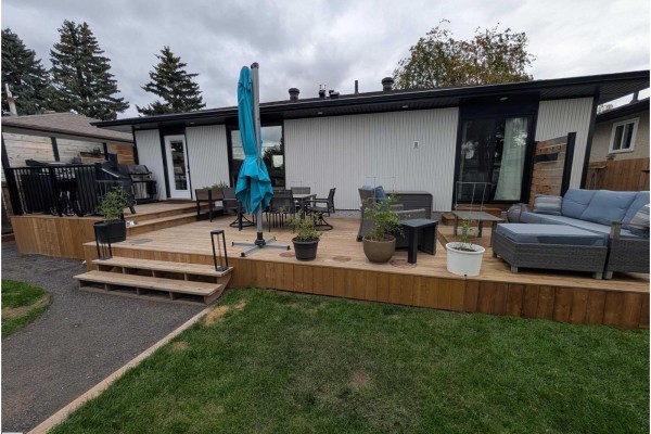 Kitchen - 6115 95 Av Nw, Edmonton, AB T6B1A6 Photo 3