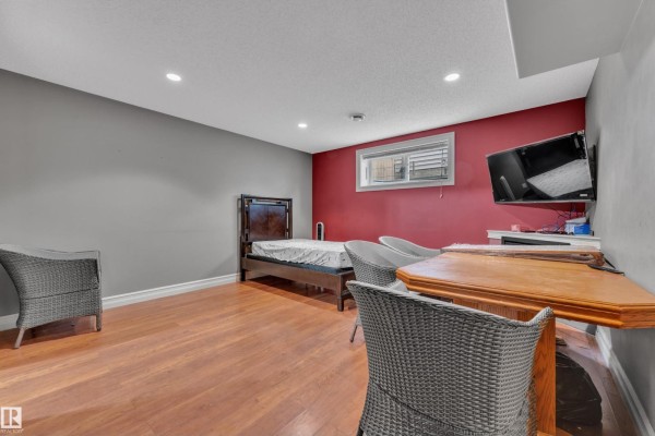 Dining room - 6116 11 Av Sw, Edmonton, AB T6X0M4 Photo 2