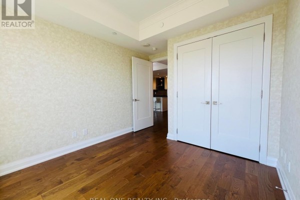 612 - 15 Stollery Pond Crescent, Markham, ON, photo 2