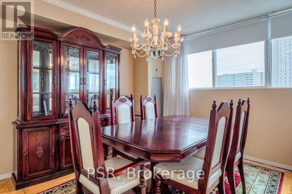612 - 3695 Kaneff Crescent, Mississauga, ON L5A4B6 Photo 4