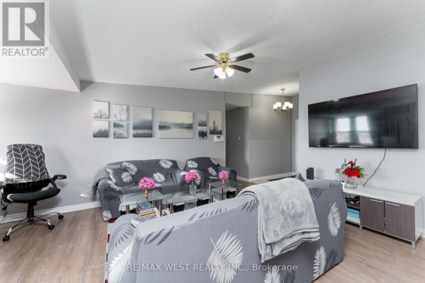 Bedroom 2 - 612 - 4062 Lawrence Avenue E, Toronto, ON M1E4V5 Photo 4