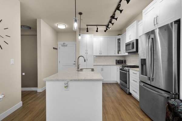 612 11077 Ravine Road, Surrey, BC, photo 2