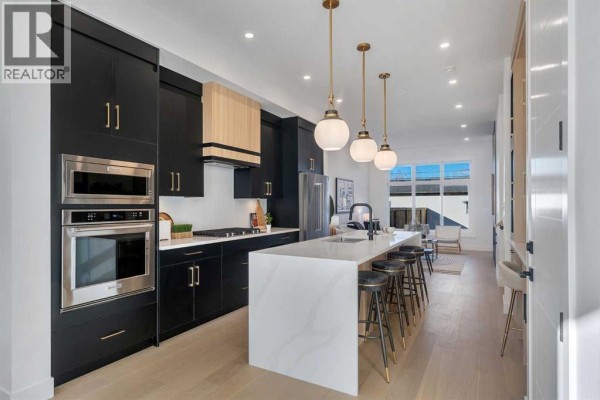 2pc Bathroom - 612 22 Avenue Ne, Calgary, AB T2E1V2 Photo 4