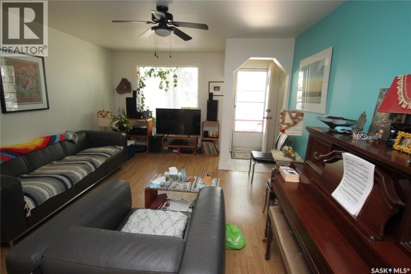 Primary Bedroom - 612 7th Street E, Saskatoon, SK S7H0X9 Photo 4