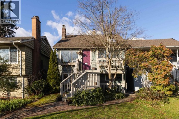 612 E 4th Street, North Vancouver, BC V7L1J8 Photo 2