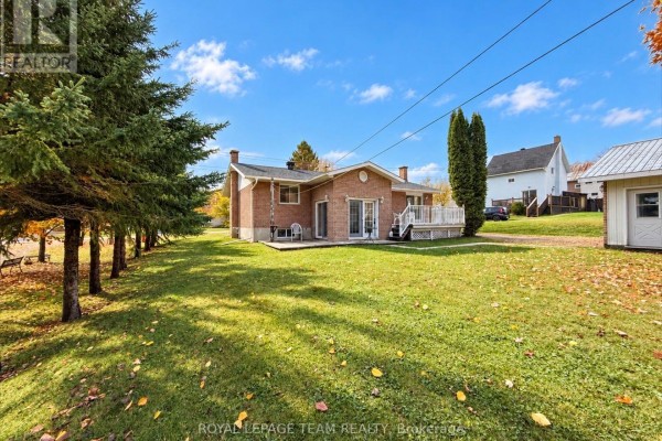 612 Elgin Street, Laurentian Valley, ON K8A4H2 Photo 2
