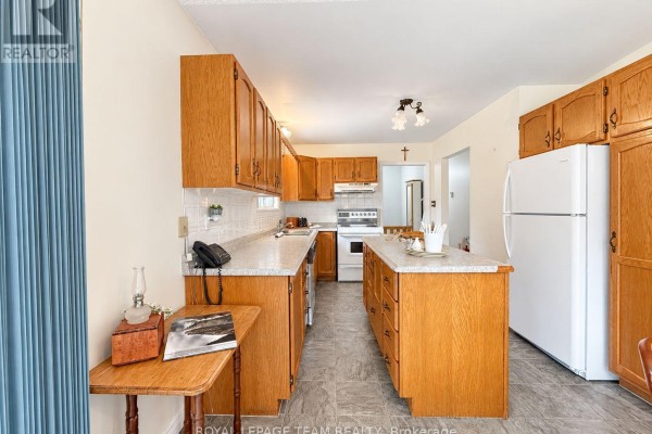 612 Elgin Street, Laurentian Valley, ON K8A4H2 Photo 4