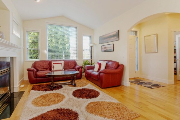 6122 164 Street, Surrey, BC V3S3V8 Photo 4