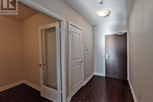 Kitchen - 613 - 1055 Southdown Road, Mississauga, ON L5J0A3 Photo 4