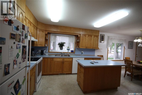 Dining room - 613 4th Street W, Shaunavon, SK S0N2M0 Photo 2