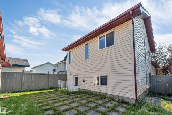 Family room - 613 83 St Sw, Edmonton, AB T6X1L6 Photo 4