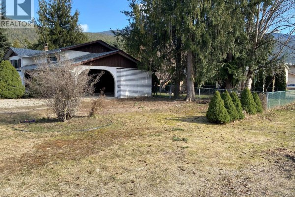 Primary Bedroom - 613 Forest Park Street, Sicamous, BC V0E2V0 Photo 4