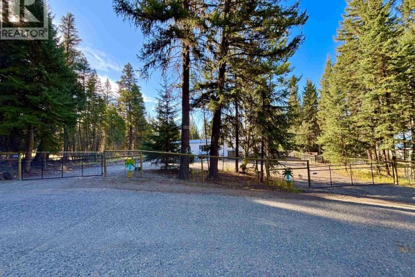 Laundry room - 6136 Ranchette Road, 100 Mile House, BC V0K2E3 Photo 5
