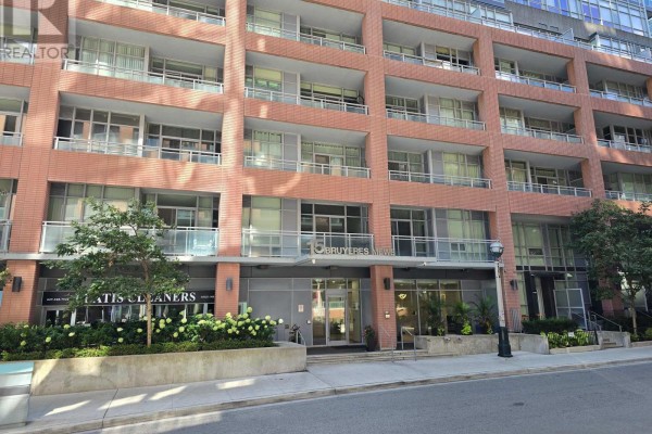 614 - 15 Bruyeres Mews, Toronto