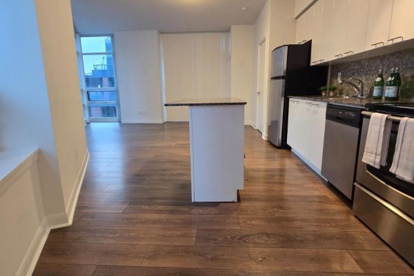 Dining room - 614 - 15 Bruyeres Mews, Toronto, ON M5V0A7 Photo 4