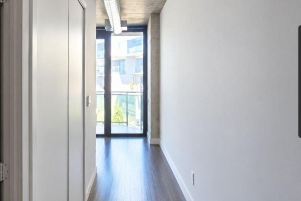 Primary Bedroom - 614 - 21 Lawren Harris Square, Toronto, ON M5A0T4 Photo 3