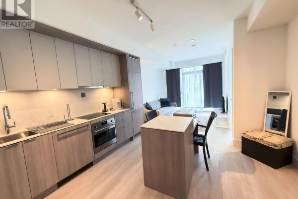 Living room - 614 - 6 Greenbriar Road, Toronto, ON M2K0H6 Photo 3