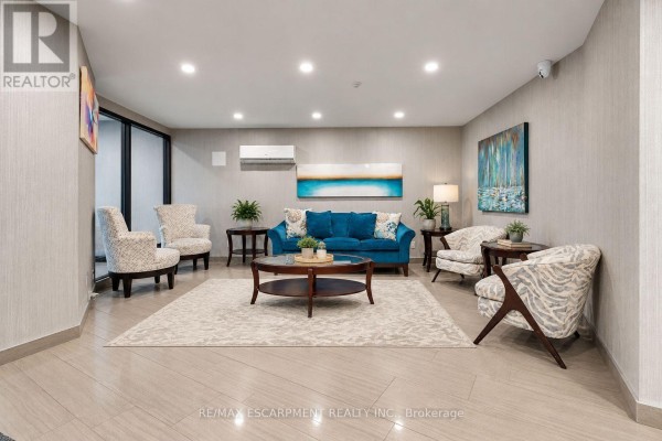 Living room - 614 - 700 Dynes Road, Burlington, ON L7N3M2 Photo 5
