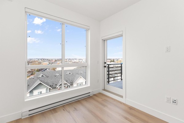 614 20769 Fraser Highway, Langley