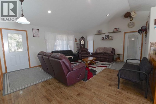 Primary Bedroom - 614 3 Street N, Grassy Lake, AB T0K0Z0 Photo 4
