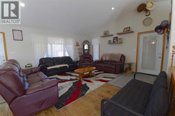 Laundry room - 614 3 Street N, Grassy Lake, AB T0K0Z0 Photo 5