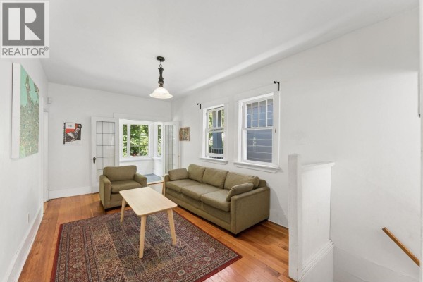 614 E 19th Avenue, Vancouver, BC V5V1K2 Photo 2