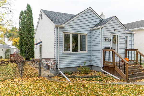 Primary Bedroom - 614 Mcadam Avenue, Winnipeg, MB R2Y0A9 Photo 3