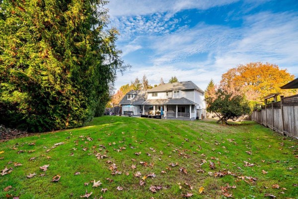 6143 Killarney Drive, Surrey, BC V3S5W8 Photo 5