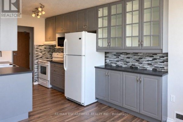 Kitchen - 615 - 200 Jamieson Parkway, Cambridge, ON N3C4B5 Photo 3
