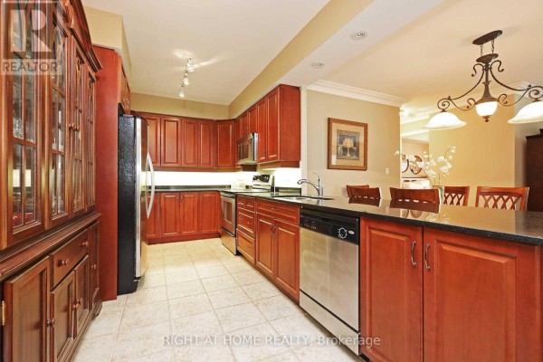 Primary Bedroom - 615 - 38 William Carson Crescent, Toronto, ON M2P2H2 Photo 5