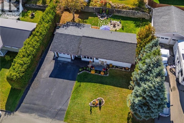 Top-down aerial view of a white bungalow and backyard. - 615 5th Avenue, Grand Sault/grand Falls