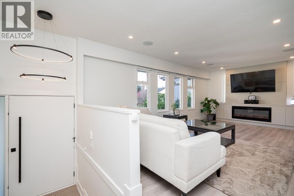 615 Allison Place, New Westminster, BC V3L5C1 Photo 5