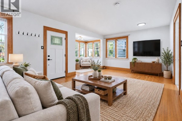 Dining nook - 615 Clarence Avenue S, Saskatoon, SK S7H2E1 Photo 5