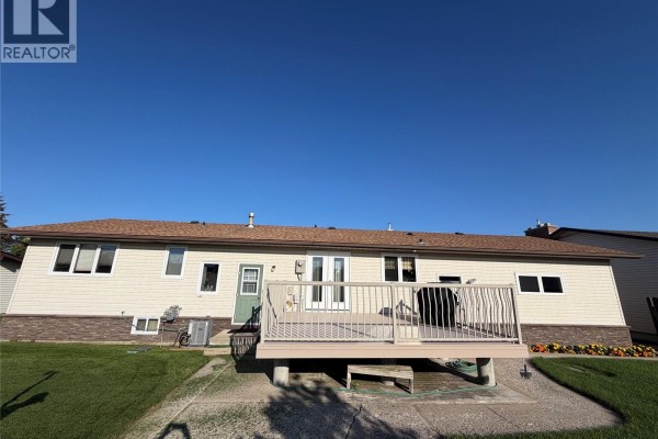 Kitchen - 615 Main Street, Hudson Bay, SK S0E0Y0 Photo 2