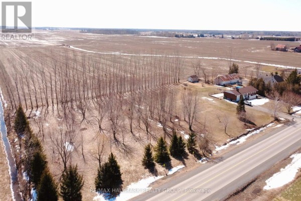 House with pool, garage, and farm fields - 6151 Malakoff Road Ottawa